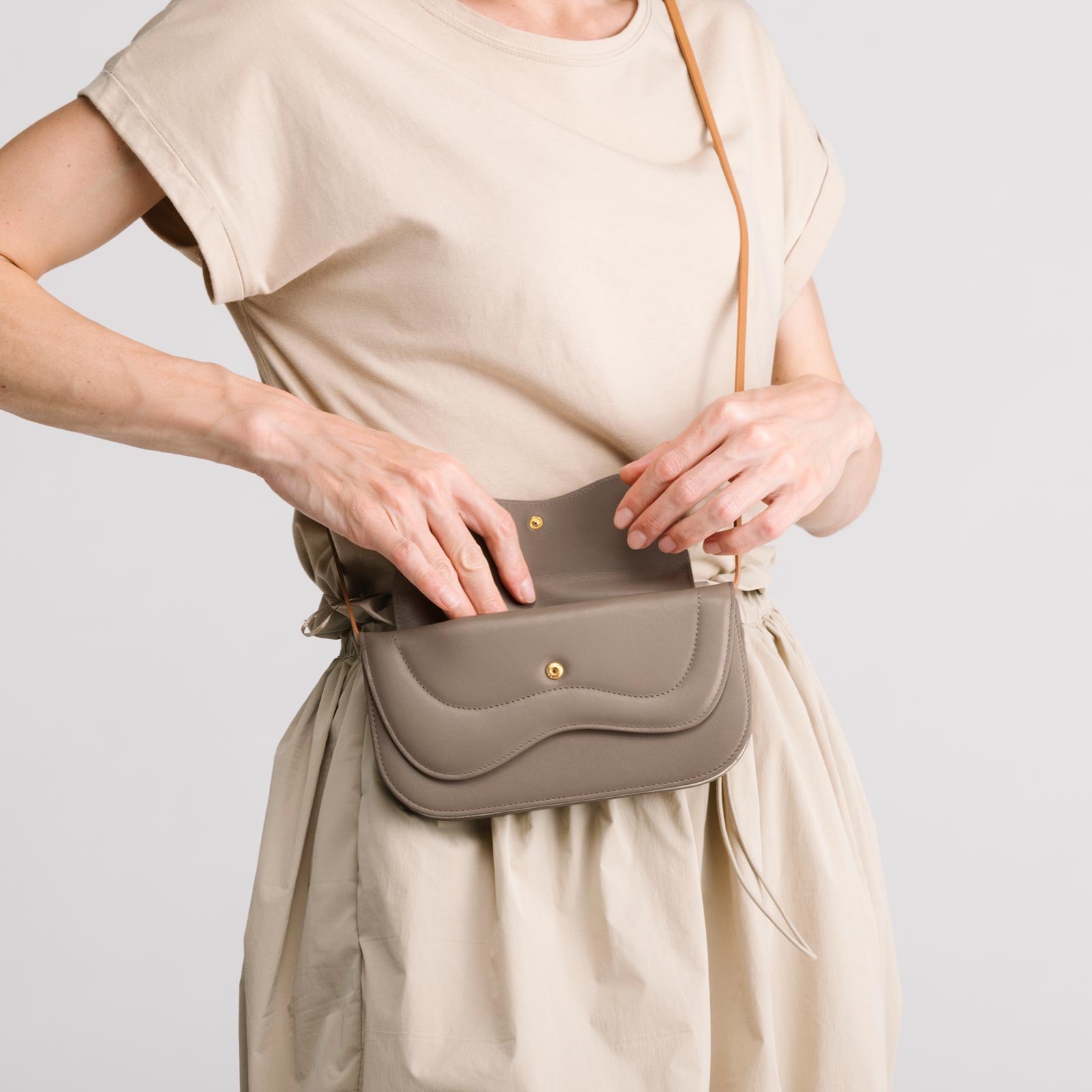 mlouye-wave-wallet-earth-l3.jpg